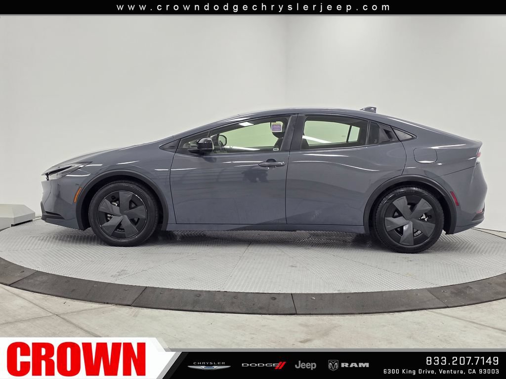 Used 2024 Toyota Prius LE FWD image 4