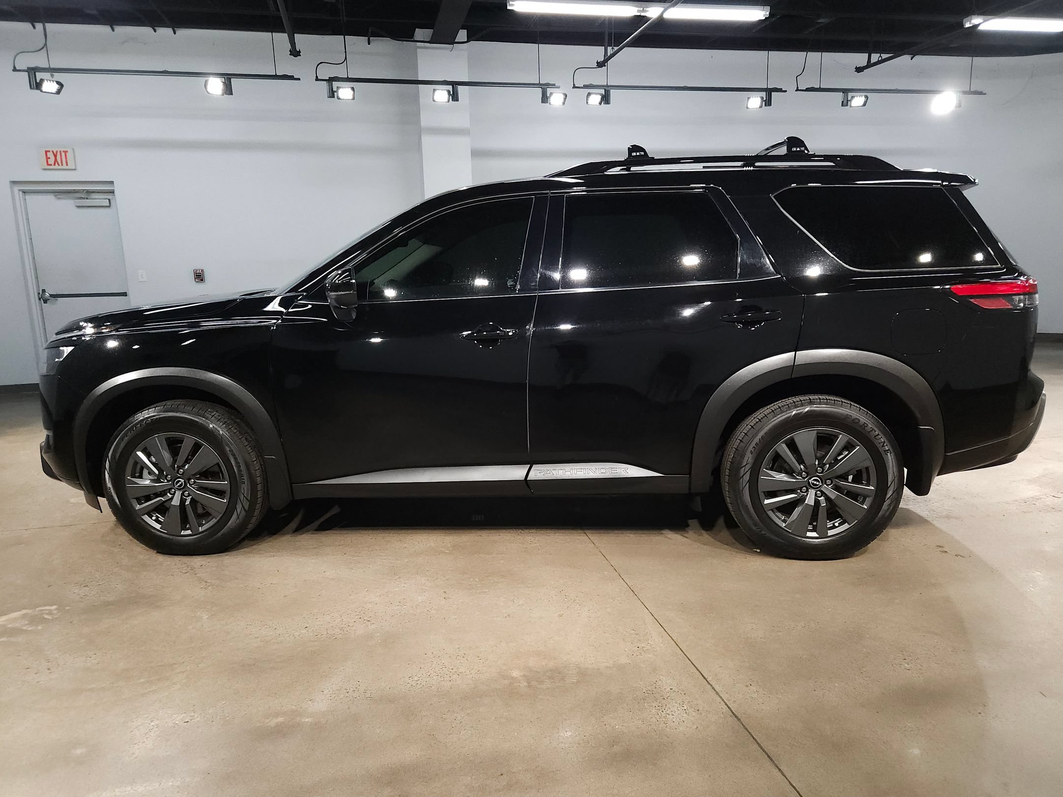 Used 2024 Nissan Pathfinder SV AWD/4WD image 4