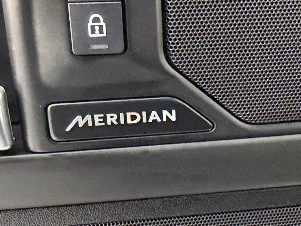 Used 2025 Land Rover Defender 110 S image 17