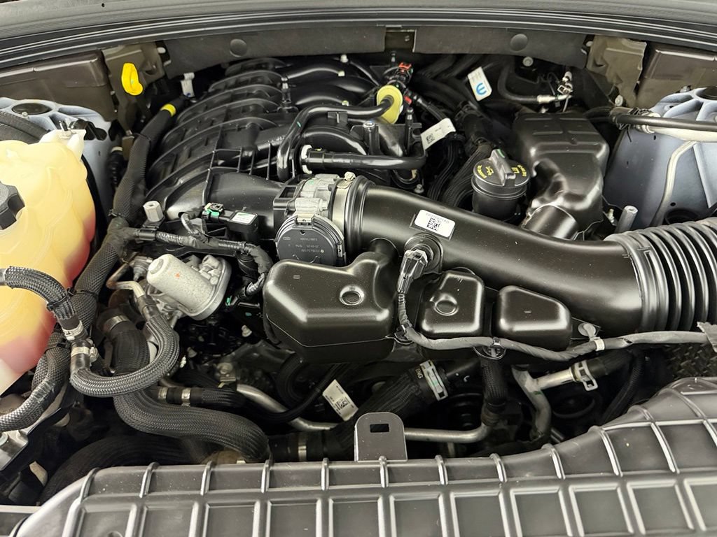 Certified 2025 Jeep Grand Cherokee Altitude AWD/4WD image 23