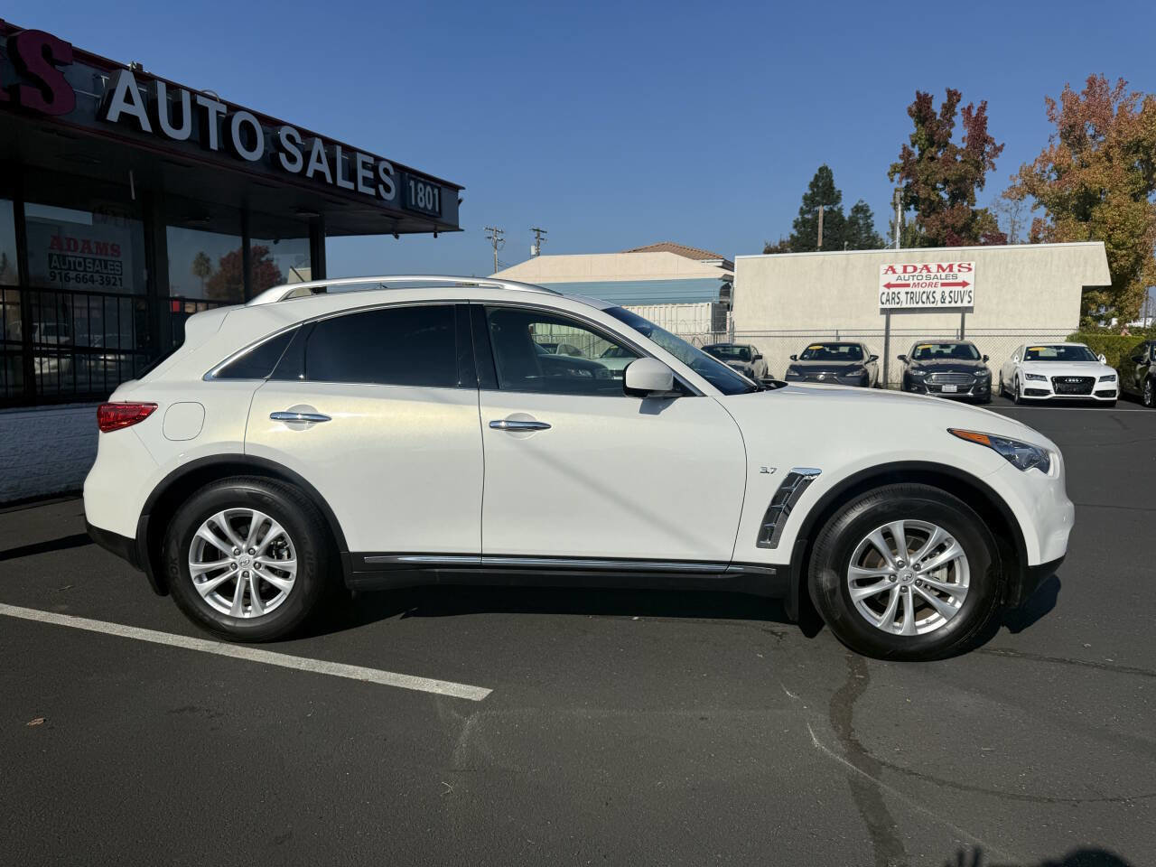 Used 2014 INFINITI QX70 AWD w/ Premium Package image 2