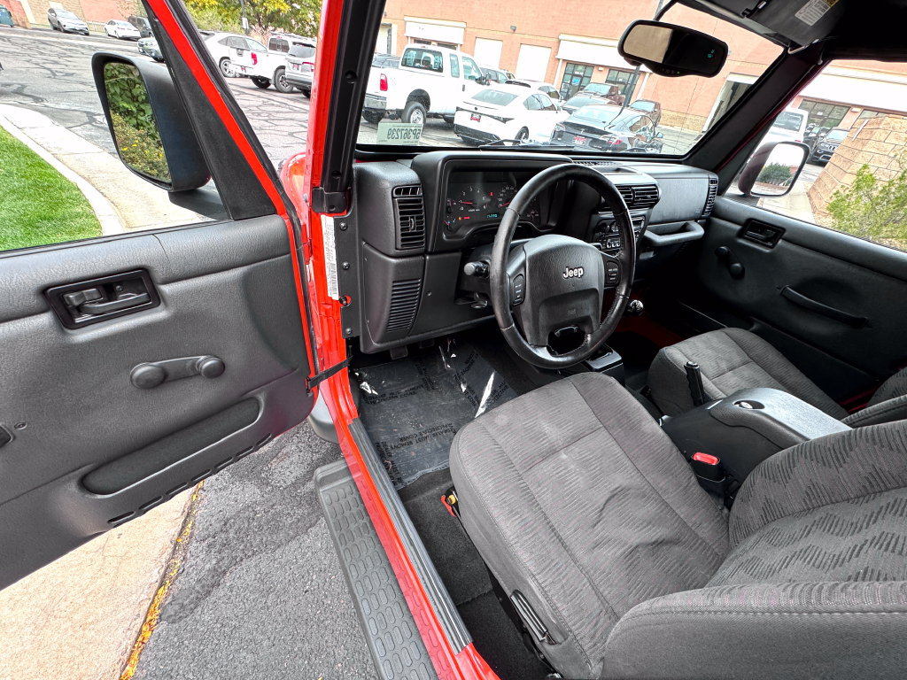 Used 2005 Jeep Wrangler Unlimited w/ Premium Audio Group AWD/4WD image 19