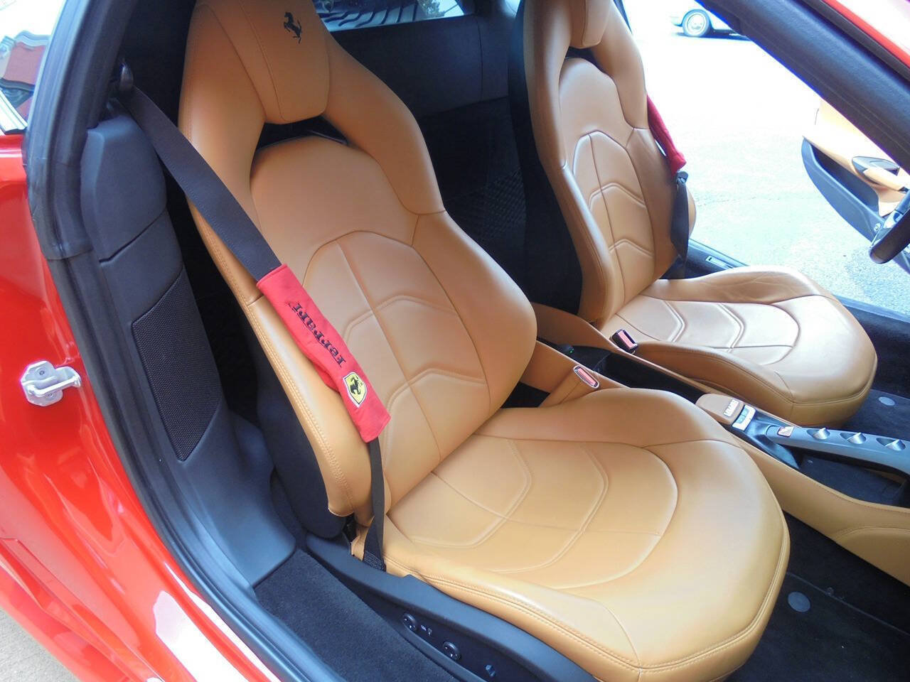 Used 2017 Ferrari 488 GTB RWD image 9