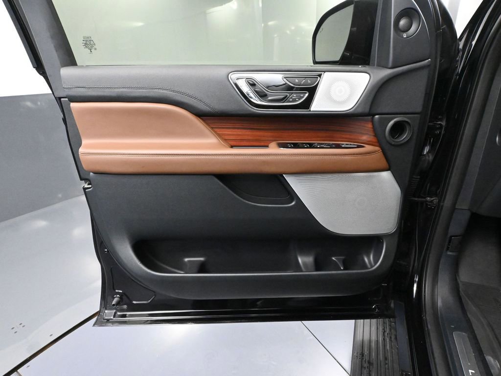 Used 2024 Lincoln Navigator Reserve w/ Equipment Group 201A image 19