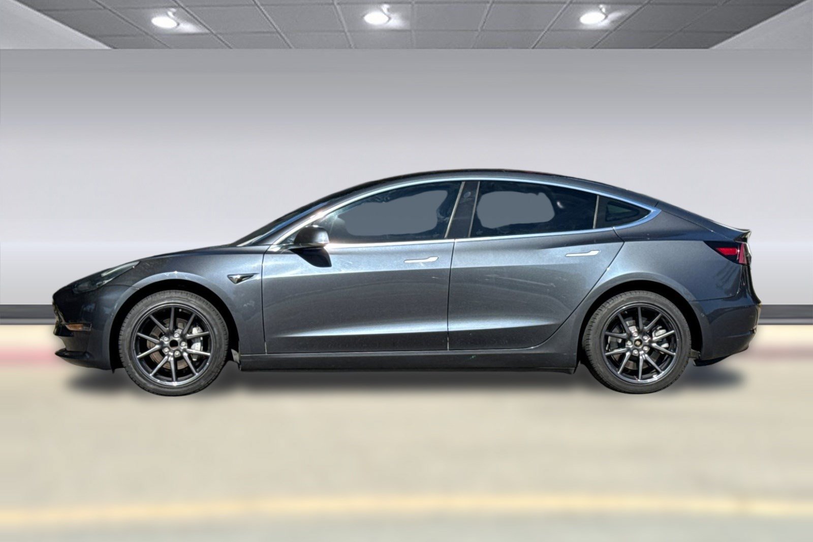 Used 2018 Tesla Model 3 Long Range RWD image 2