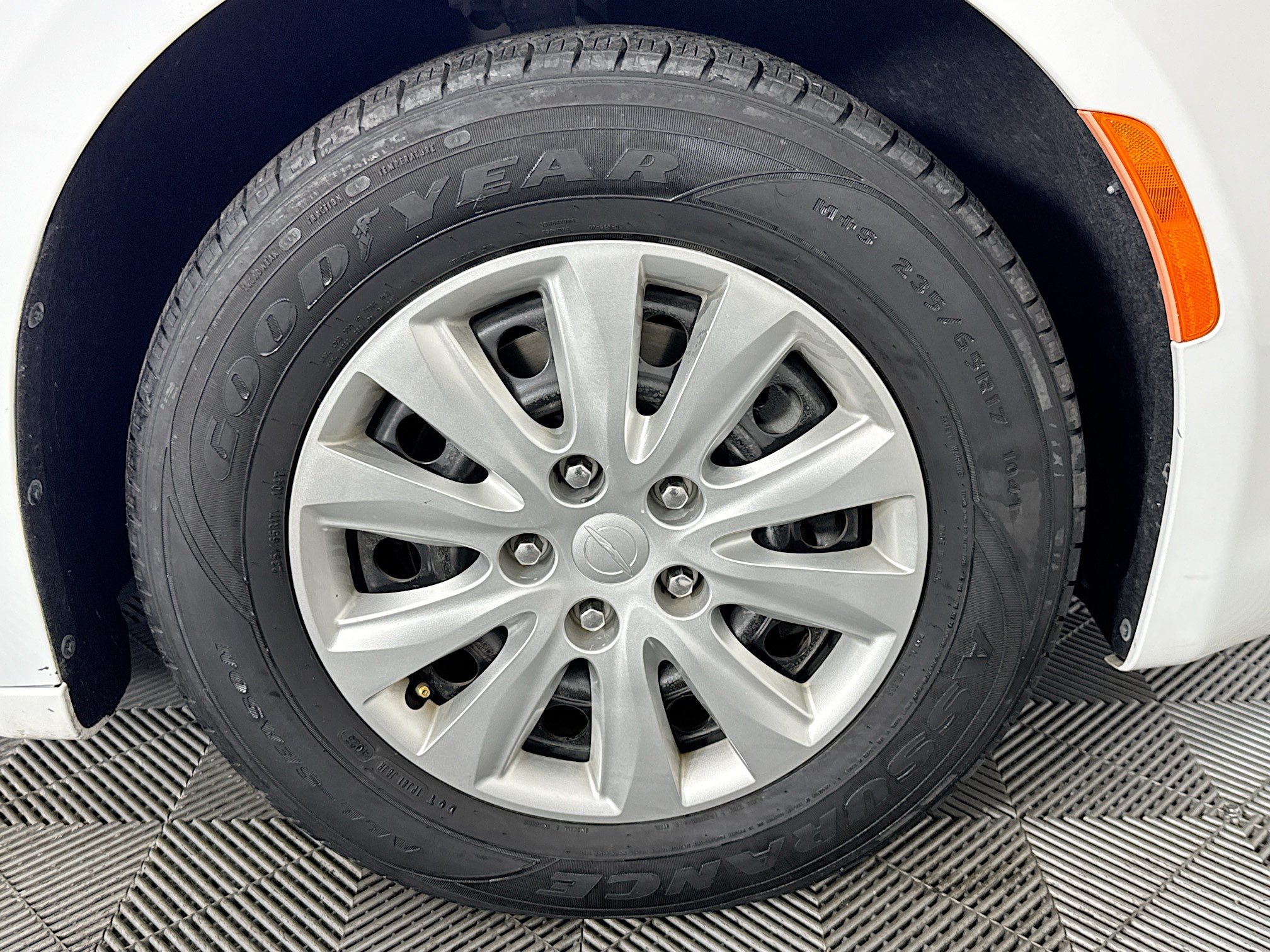 Used 2020 Chrysler Voyager L FWD image 30