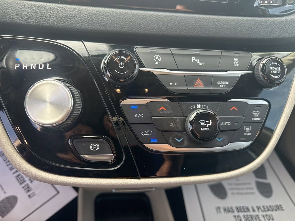 Used 2020 Chrysler Pacifica Touring-L Plus image 29