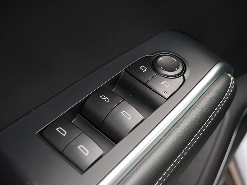 Used 2025 GMC Acadia Elevation image 16