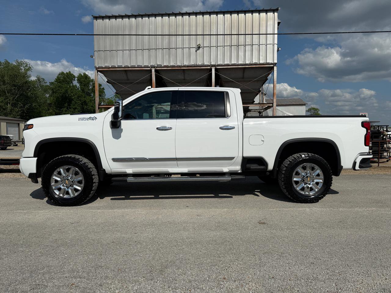 Used 2024 Chevrolet Silverado 2500 High Country w/ Technology Package image 2