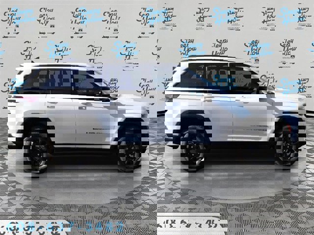 New 2025 Jeep Grand Cherokee Altitude image 4