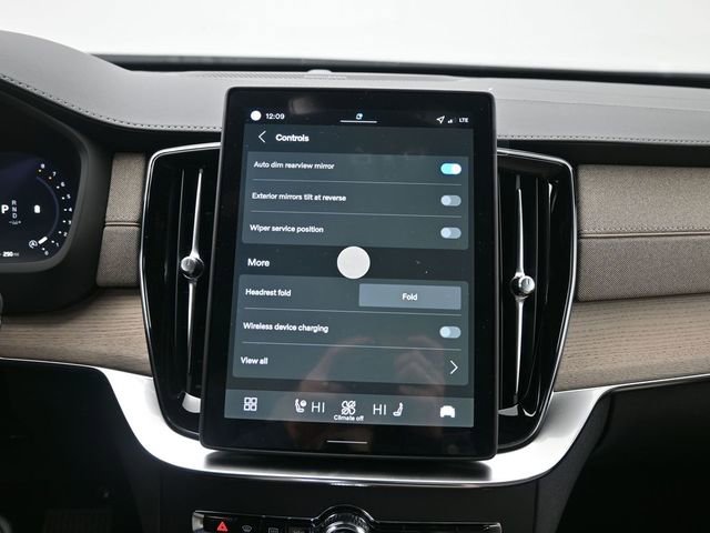New 2026 Volvo XC90 B6 Plus w/ Protection Package Premier image 19