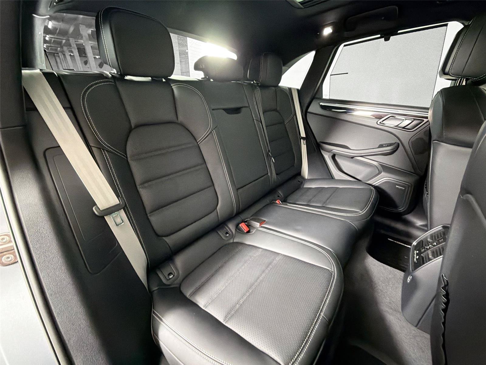 Certified 2025 Porsche Macan S AWD/4WD image 27