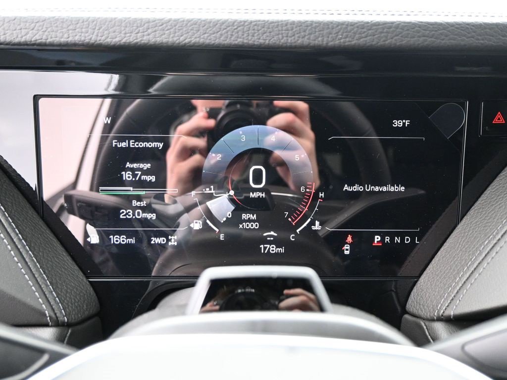 New 2025 GMC Yukon XL Denali w/ Denali Reserve Package image 12