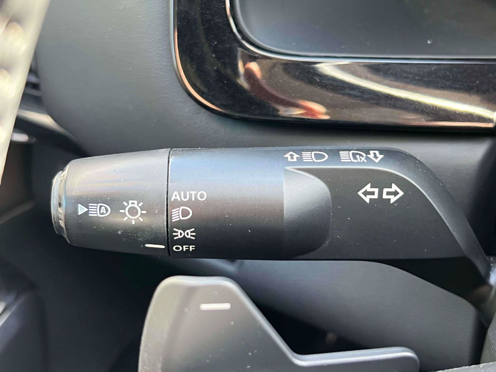 Used 2022 Nissan Pathfinder SV w/ SV Premium Package AWD/4WD image 15