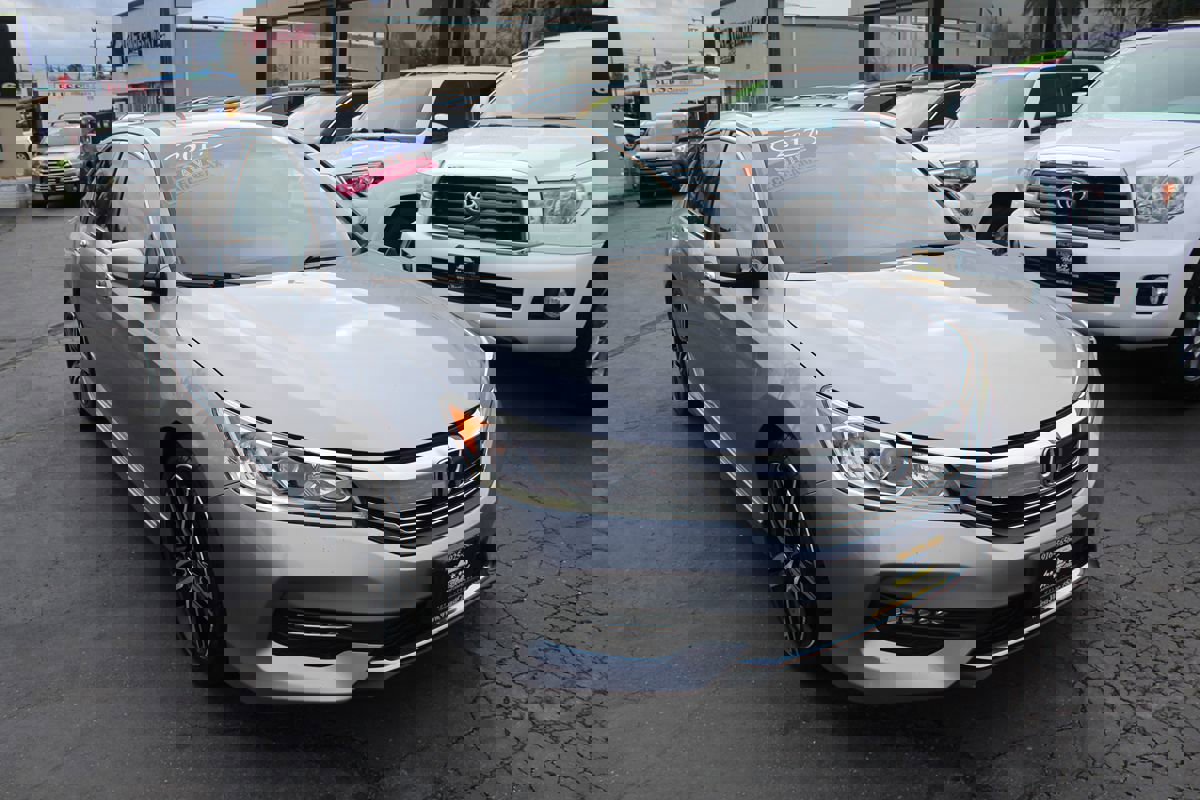 Used 2017 Honda Accord Sport image 8