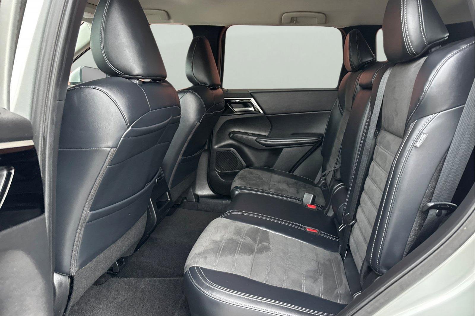 Used 2024 Mitsubishi Outlander SE image 5