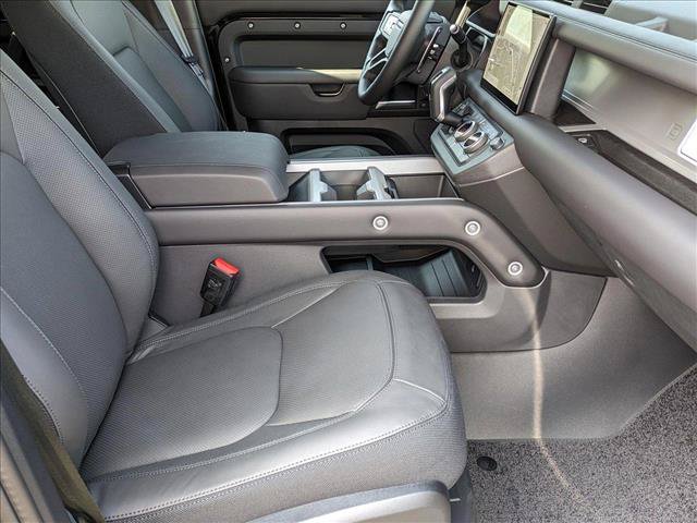New 2025 Land Rover Defender 110 V8 AWD/4WD image 18