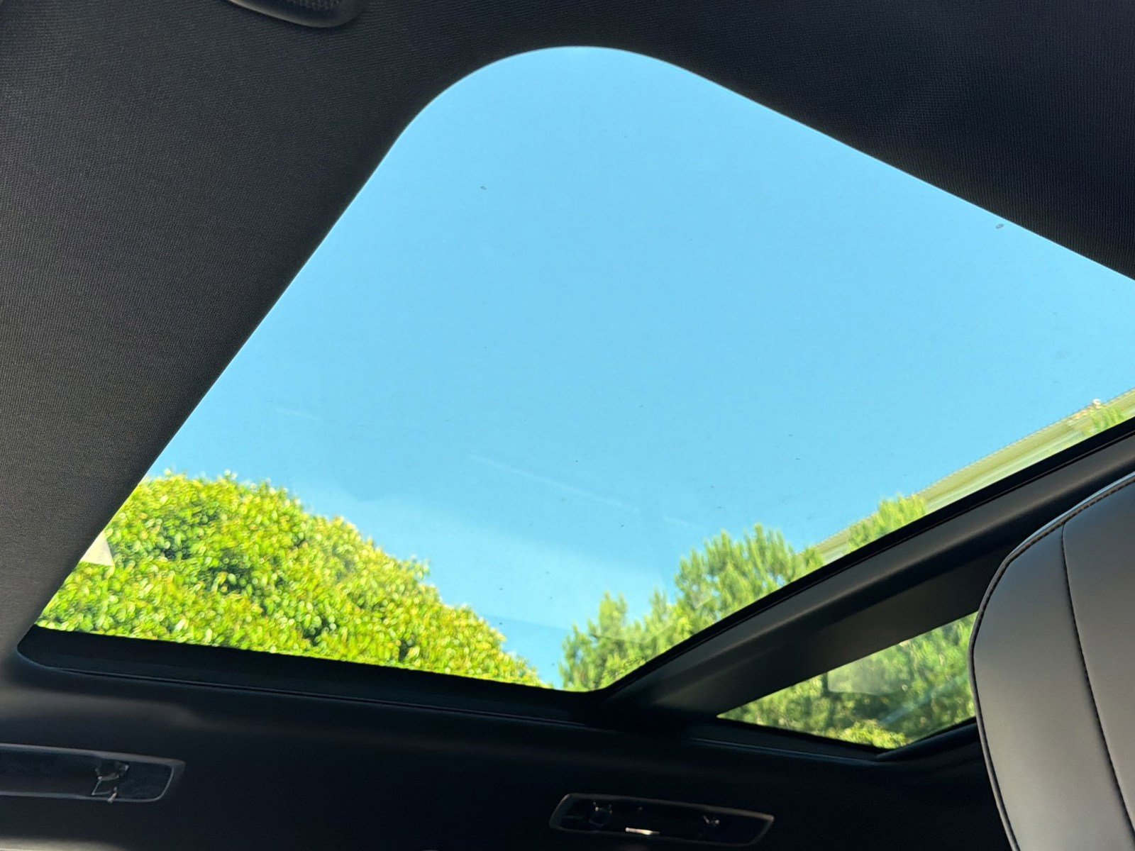 New 2026 Land Rover Range Rover Sport Dynamic SE image 16