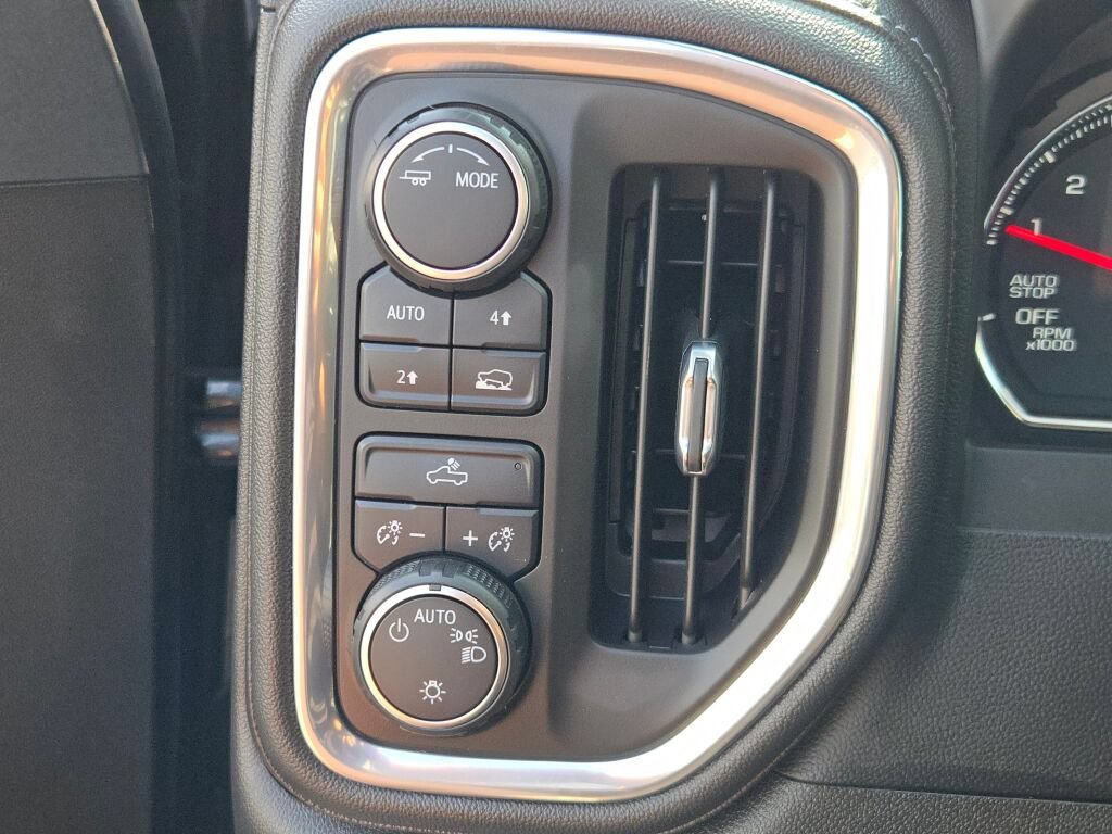 Used 2022 Chevrolet Silverado 1500 LT AWD/4WD image 29
