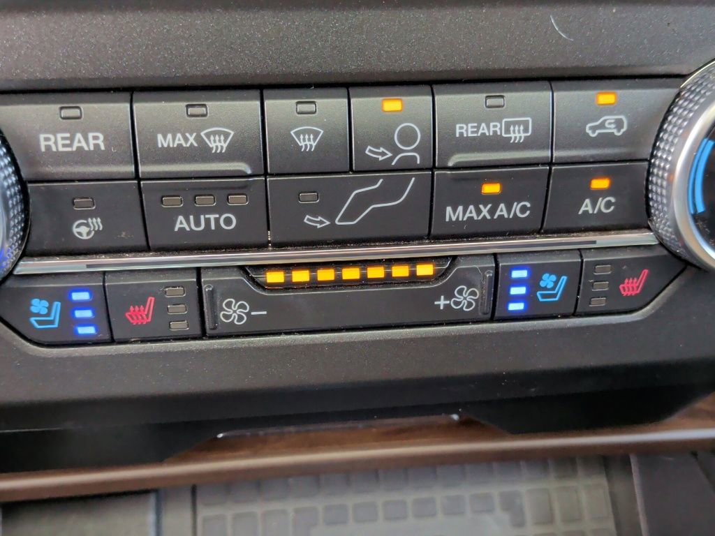 Used 2019 Ford Expedition Platinum image 31