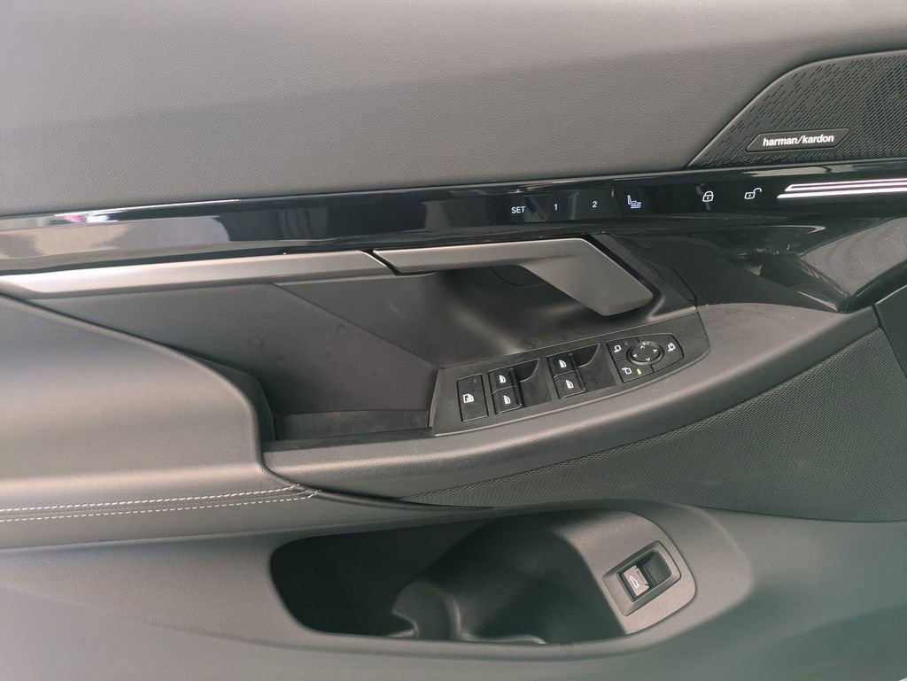 Certified 2025 BMW 530i xDrive w/ Premium Package image 10