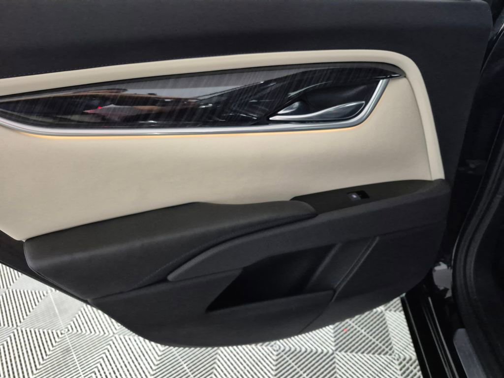 Used 2013 Cadillac XTS Platinum AWD/4WD image 25