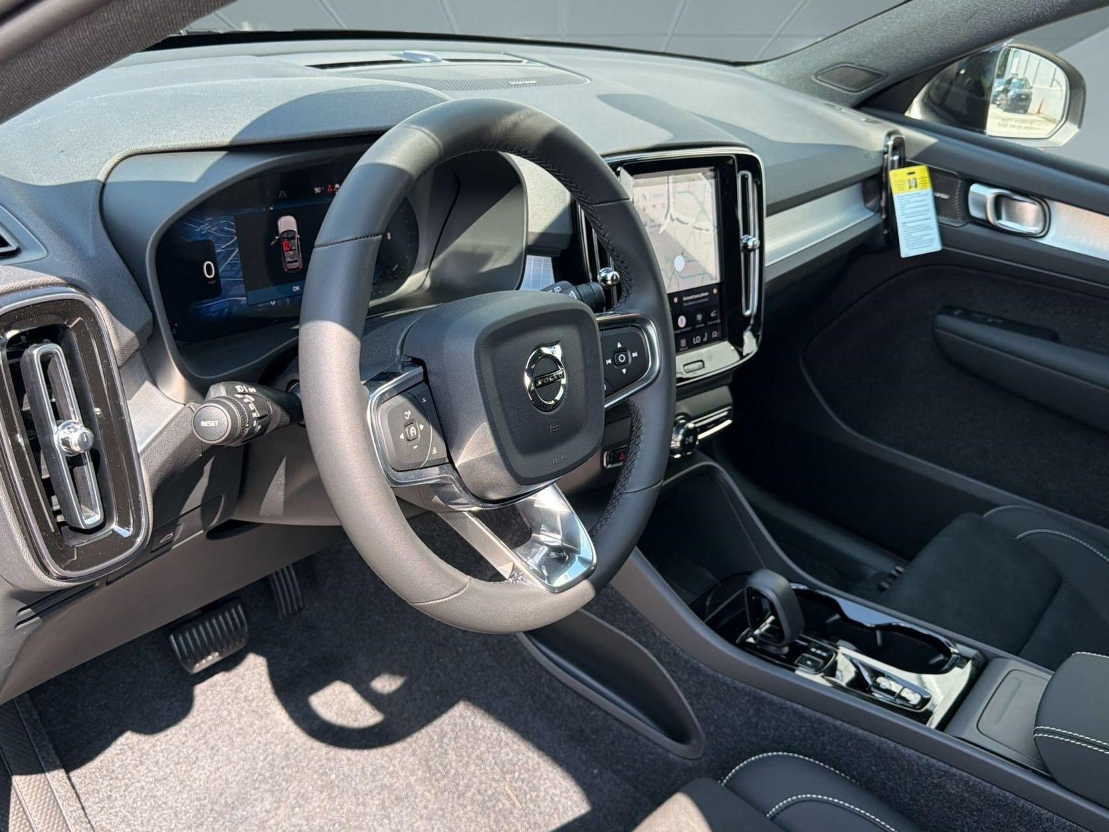 New 2026 Volvo XC40 B5 Ultra w/ Protection Package Premier AWD/4WD image 4