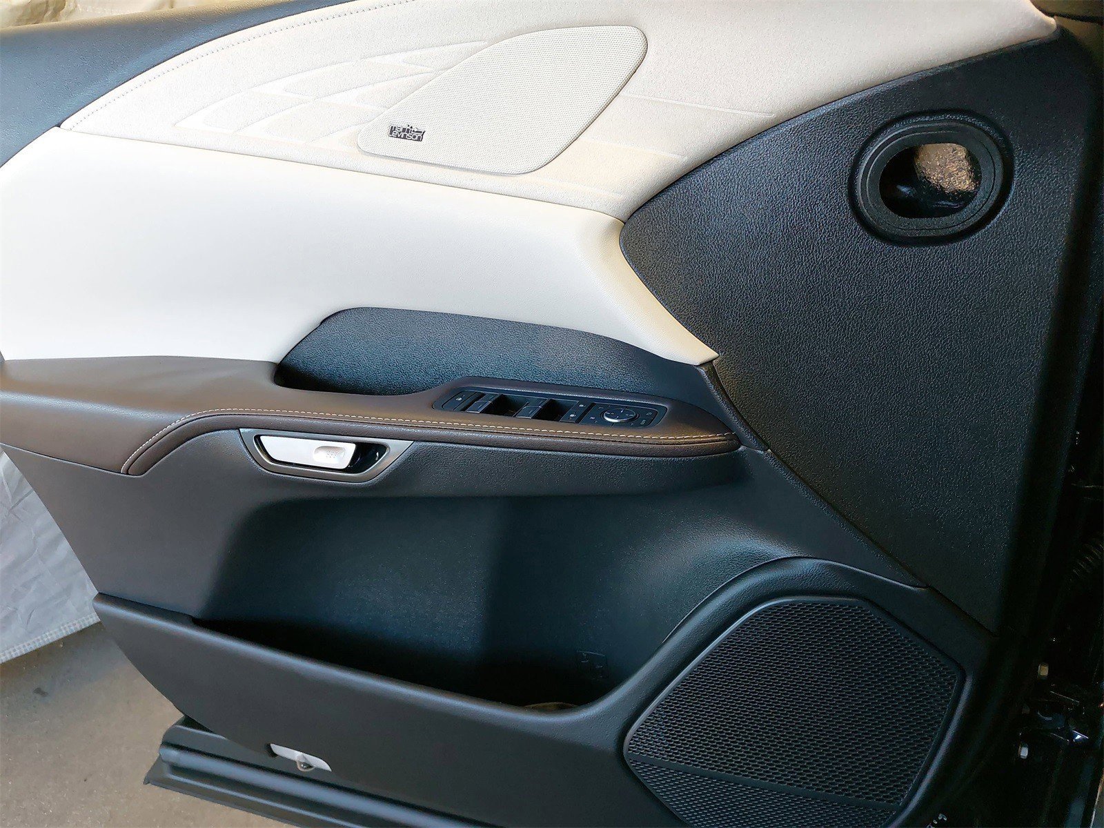 Used 2025 Lexus RX 450h AWD w/ Convenience Package image 29