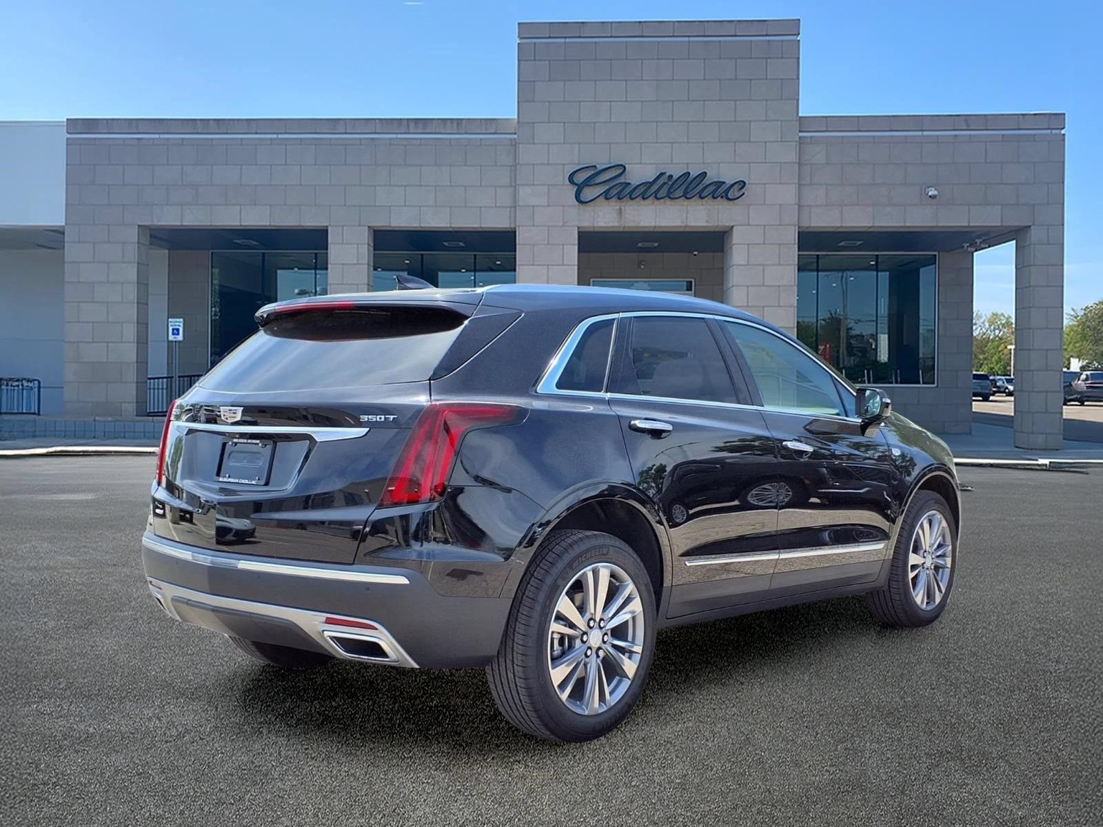 New 2026 Cadillac XT5 Premium Luxury w/ LPO, Floor Liner Package AWD/4WD image 4