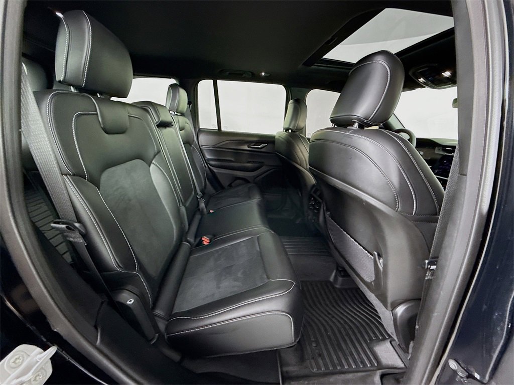 Used 2025 Jeep Grand Cherokee Altitude w/ Trailer Tow Package image 23