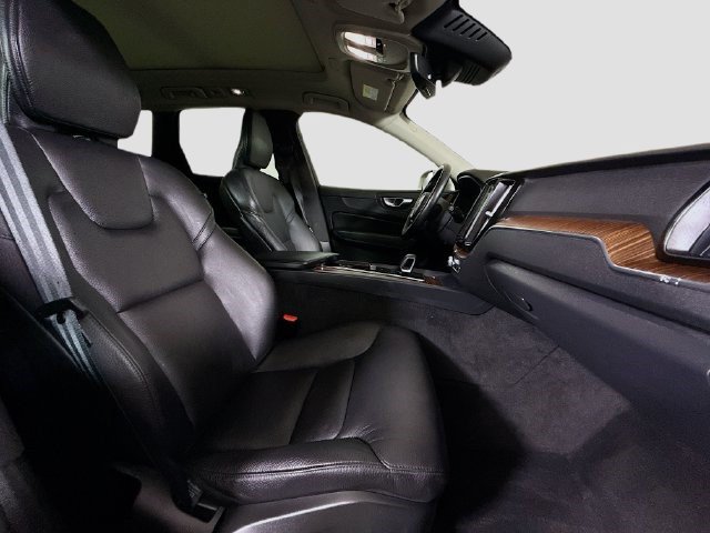 Used 2023 Volvo XC60 B5 Plus FWD image 28