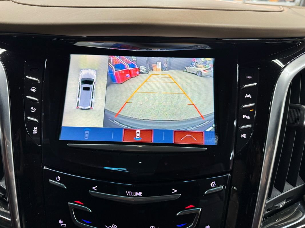 Used 2019 Cadillac Escalade ESV Platinum image 30