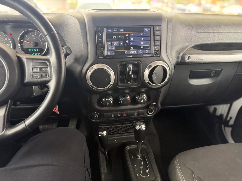 Used 2018 Jeep Wrangler Unlimited Sahara w/ Connectivity Group AWD/4WD image 9