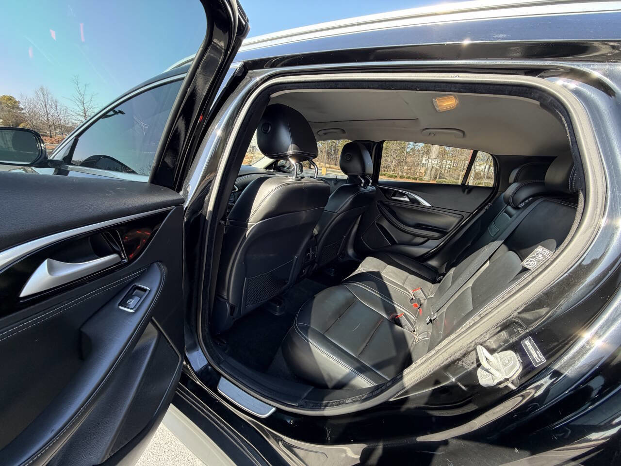 Used 2017 INFINITI QX30 Premium image 15