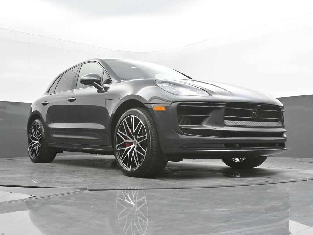 Certified 2024 Porsche Macan GTS AWD/4WD image 35