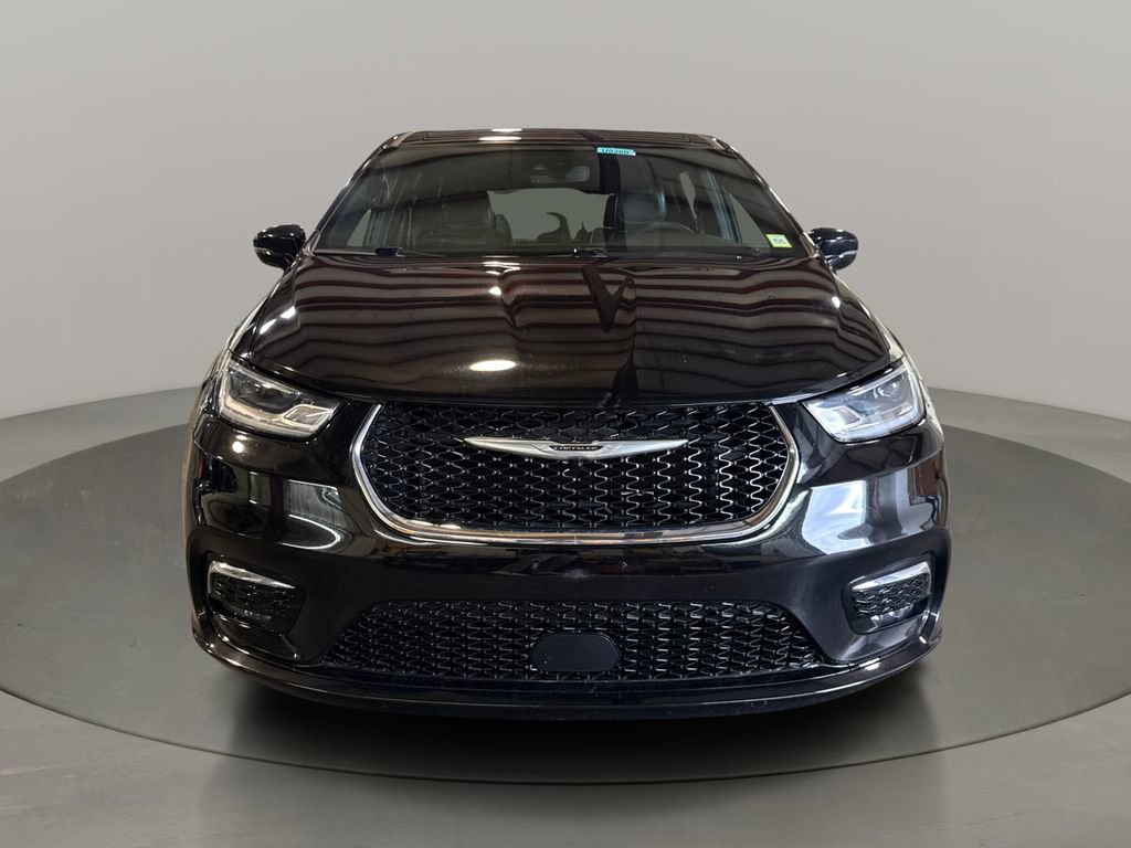 Used 2025 Chrysler Pacifica Select image 2