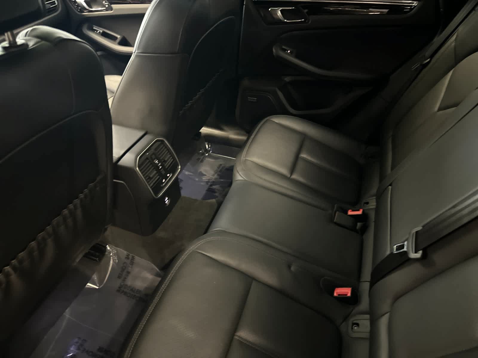 Certified 2025 Porsche Macan AWD/4WD image 13