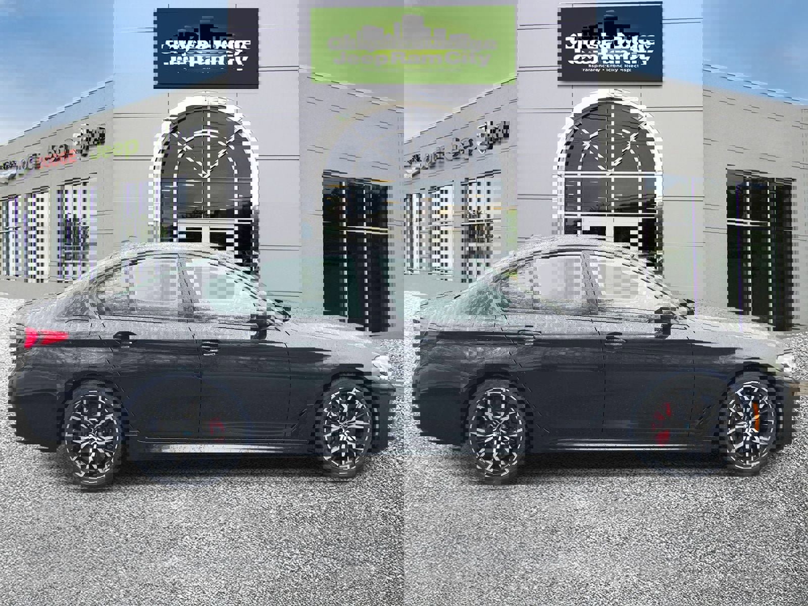 Used 2023 BMW M550i xDrive w/ Executive Package image 5