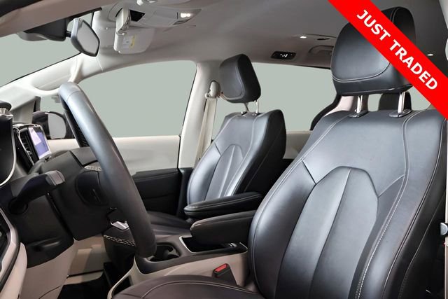 Used 2024 Chrysler Pacifica Touring-L image 15