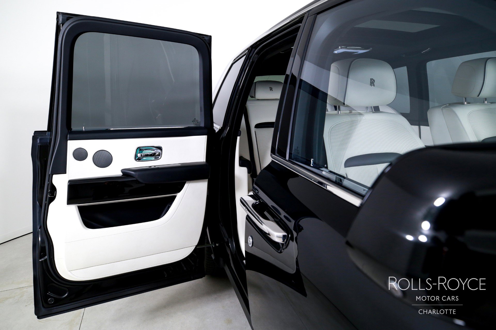 Used 2022 Rolls-Royce Cullinan image 27