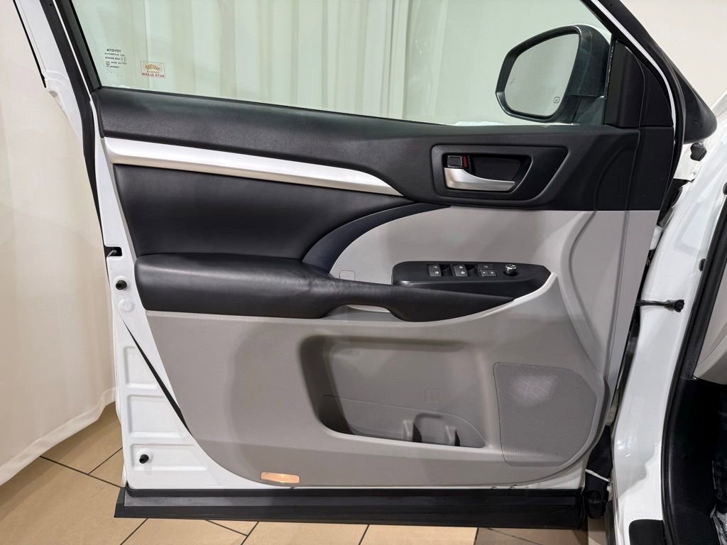 Used 2019 Toyota Highlander XLE image 15