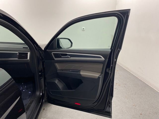 Used 2021 Volkswagen Atlas Cross Sport SEL image 32