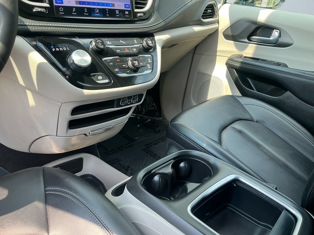 Used 2024 Chrysler Pacifica Limited FWD image 12