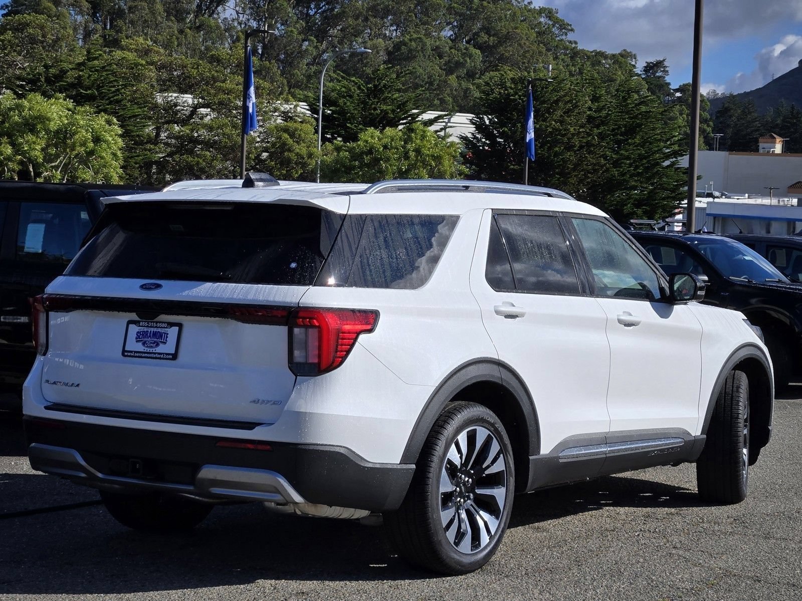 New 2026 Ford Explorer Platinum w/ LUX Leather Package AWD/4WD image 3