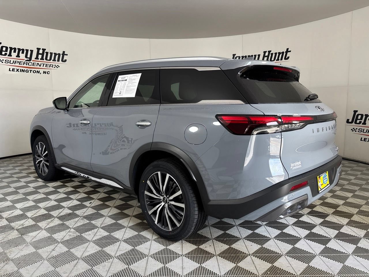 Used 2025 INFINITI QX60 Sensory FWD image 9