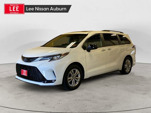 Used 2022 Toyota Sienna XSE w/ XSE Plus Package image 1