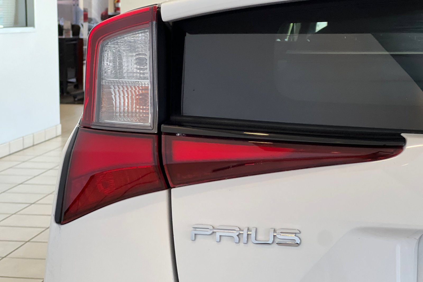 Certified 2022 Toyota Prius LE FWD image 27