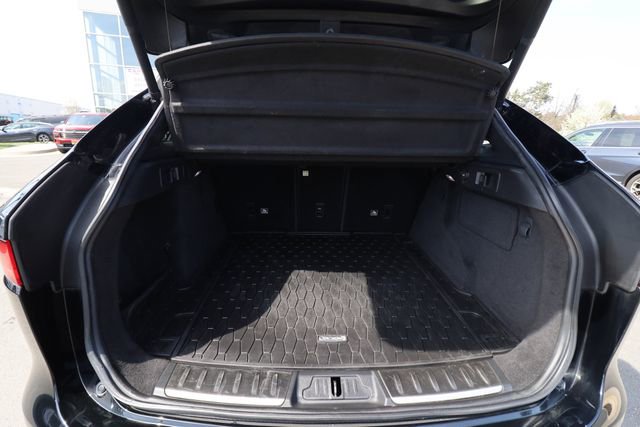 Used 2020 Jaguar F-PACE Premium image 44