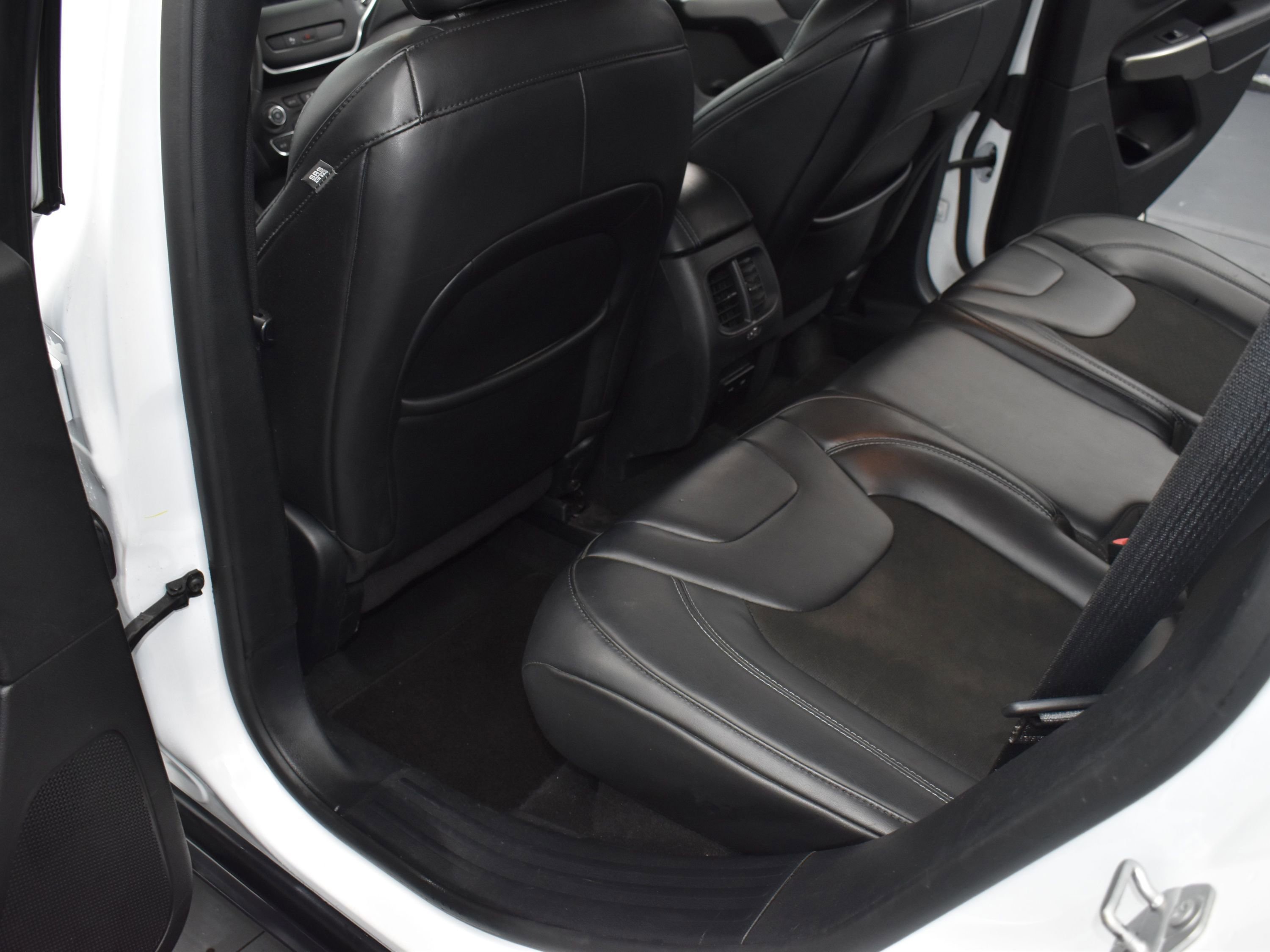 Used 2020 Jeep Cherokee Latitude Plus image 13