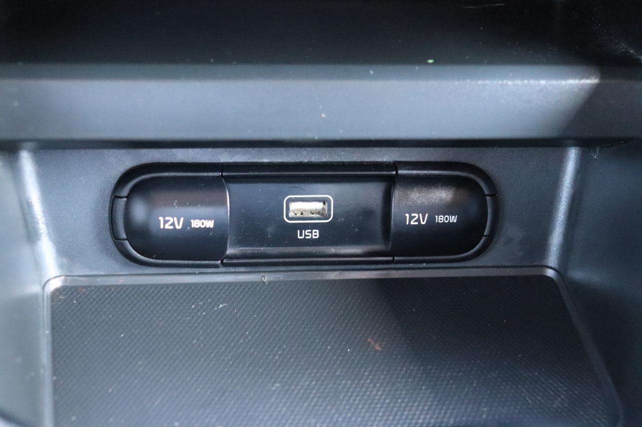 Used 2023 Kia Soul LX w/ LX Technology Package FWD image 32
